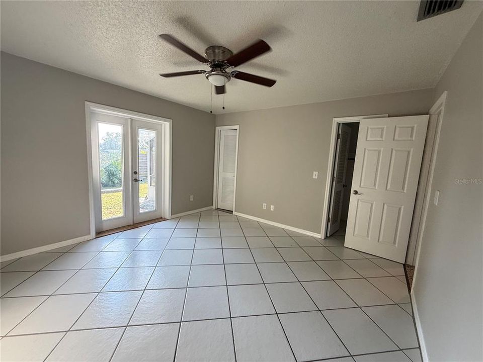 For Sale: $279,900 (2 beds, 2 baths, 1199 Square Feet)