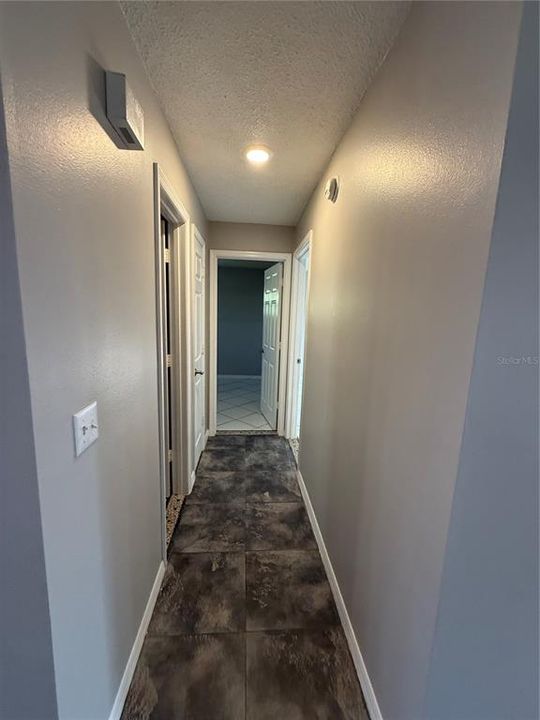 For Sale: $279,900 (2 beds, 2 baths, 1199 Square Feet)