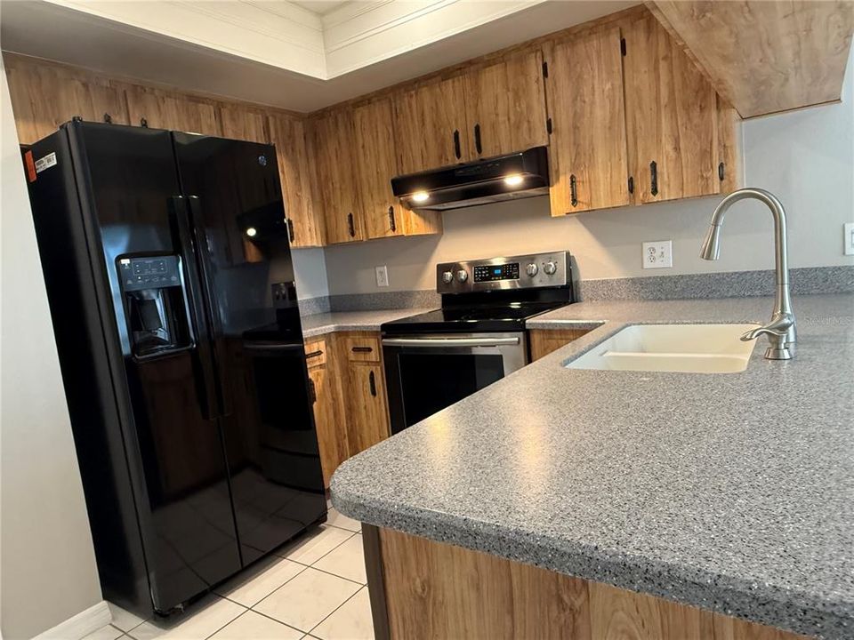 For Sale: $279,900 (2 beds, 2 baths, 1199 Square Feet)