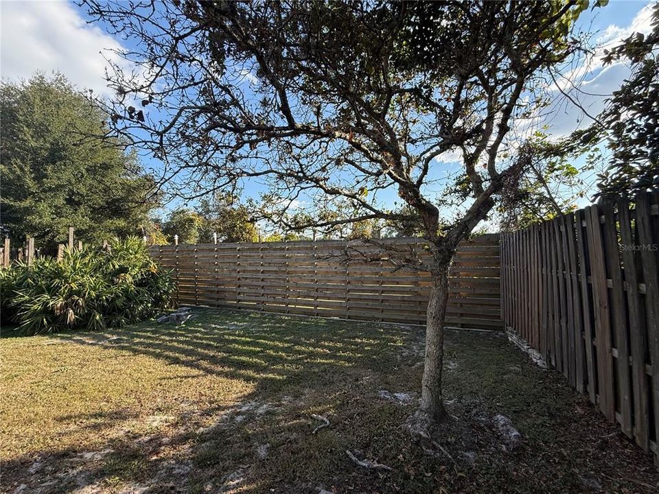 For Sale: $279,900 (2 beds, 2 baths, 1199 Square Feet)