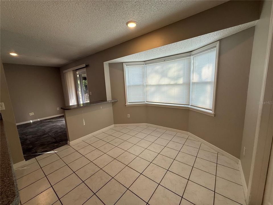 For Sale: $279,900 (2 beds, 2 baths, 1199 Square Feet)