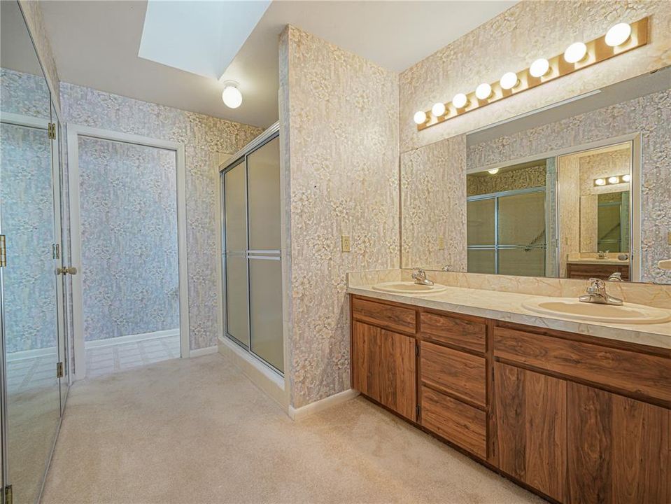 待售: $225,000 (2 贝兹, 2 浴室, 1561 平方英尺)