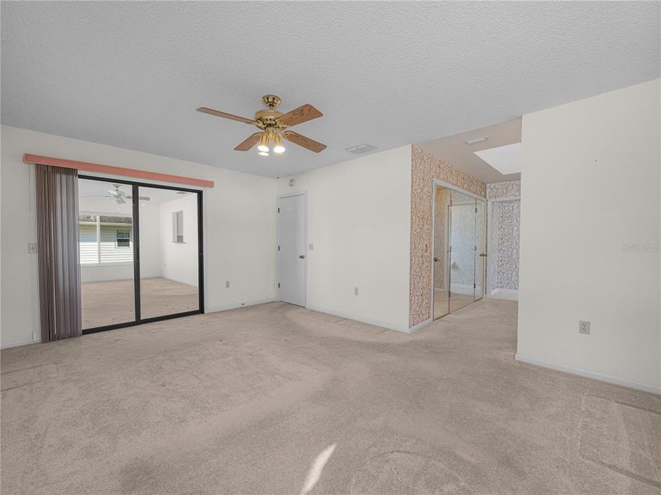 待售: $225,000 (2 贝兹, 2 浴室, 1561 平方英尺)