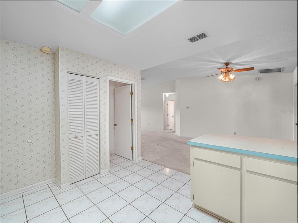 待售: $225,000 (2 贝兹, 2 浴室, 1561 平方英尺)