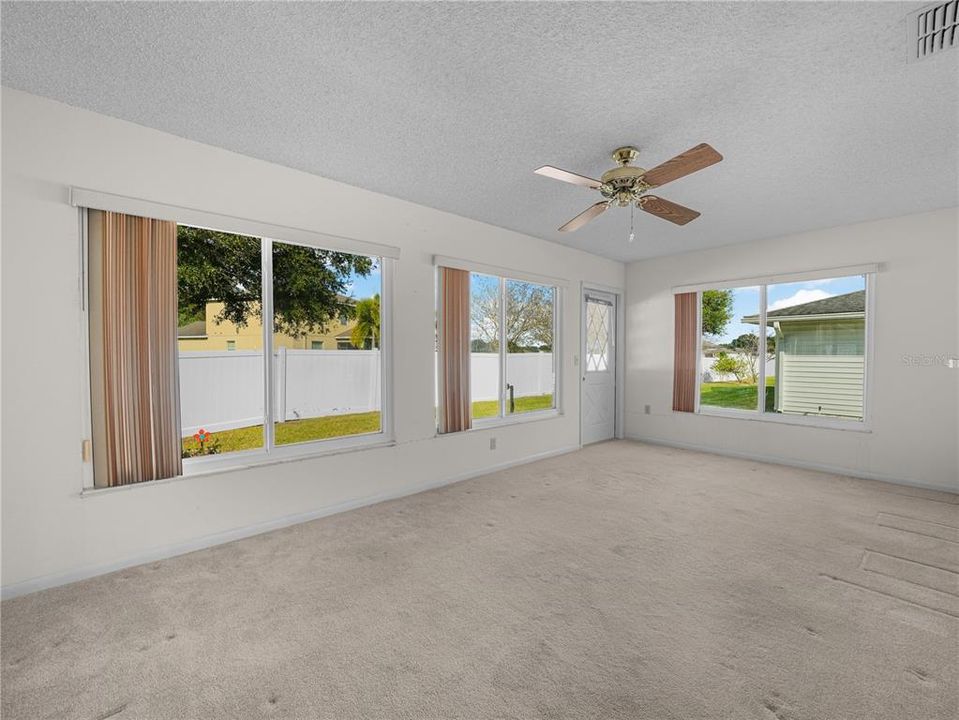 待售: $225,000 (2 贝兹, 2 浴室, 1561 平方英尺)