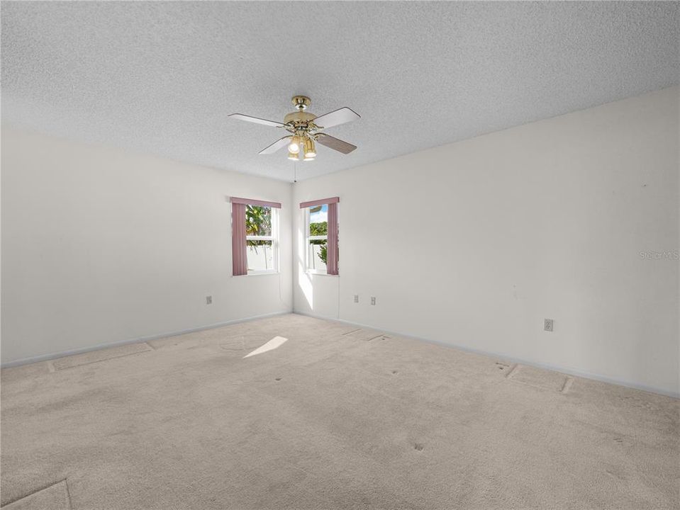 待售: $225,000 (2 贝兹, 2 浴室, 1561 平方英尺)