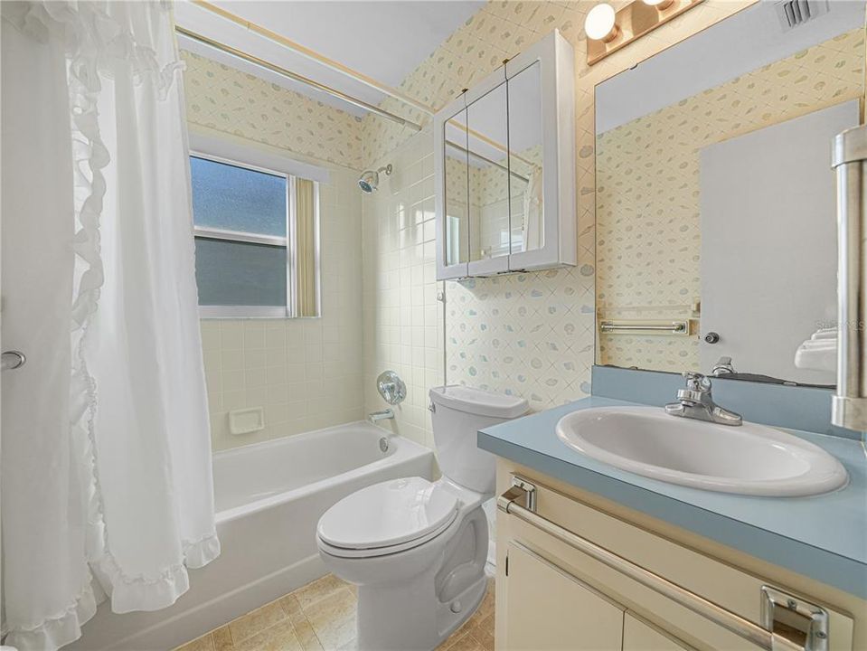 待售: $225,000 (2 贝兹, 2 浴室, 1561 平方英尺)