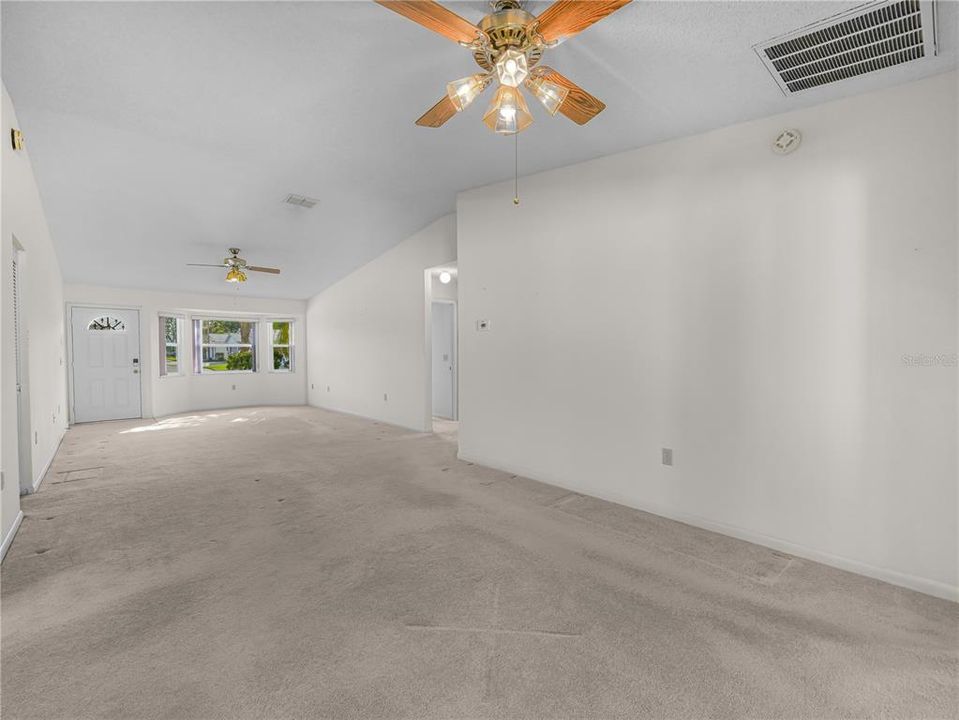 待售: $225,000 (2 贝兹, 2 浴室, 1561 平方英尺)