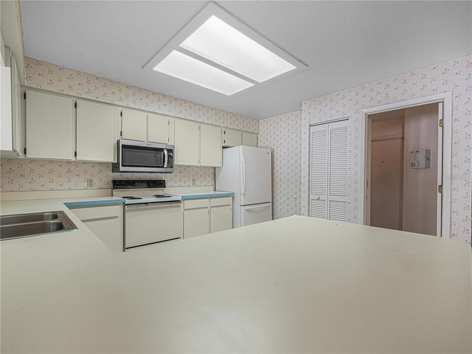 待售: $225,000 (2 贝兹, 2 浴室, 1561 平方英尺)