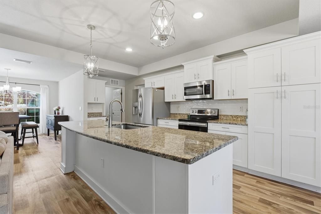 En Venta: $439,900 (4 camas, 2 baños, 1852 Pies cuadrados)