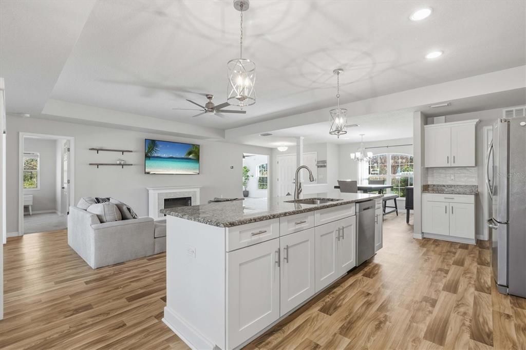 En Venta: $439,900 (4 camas, 2 baños, 1852 Pies cuadrados)