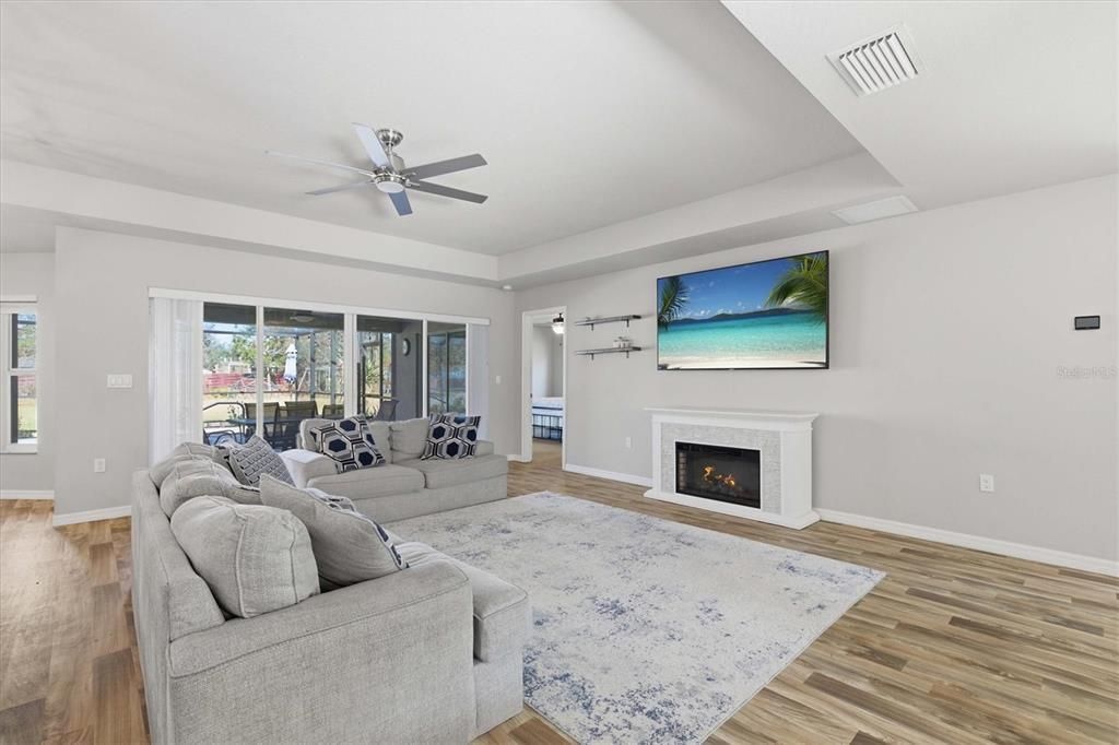 En Venta: $439,900 (4 camas, 2 baños, 1852 Pies cuadrados)