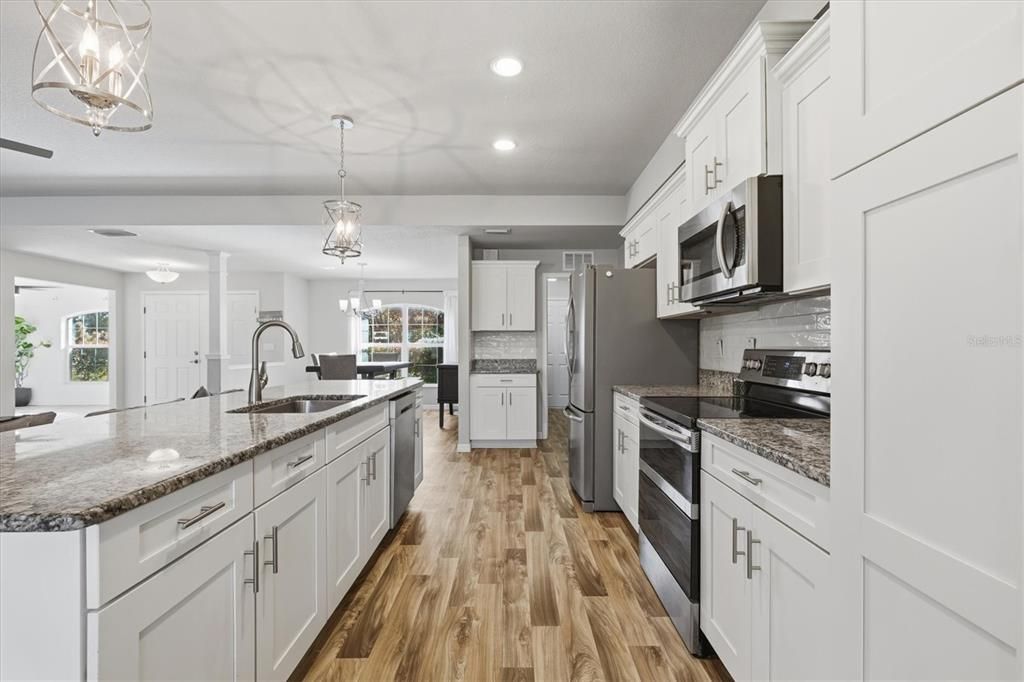 En Venta: $439,900 (4 camas, 2 baños, 1852 Pies cuadrados)