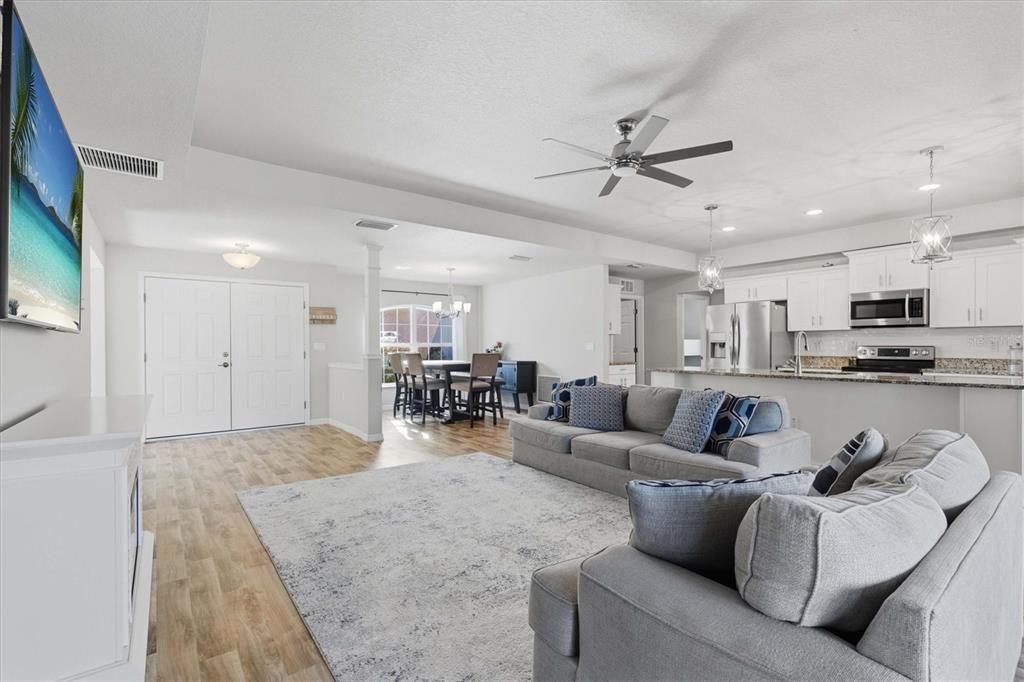 En Venta: $439,900 (4 camas, 2 baños, 1852 Pies cuadrados)