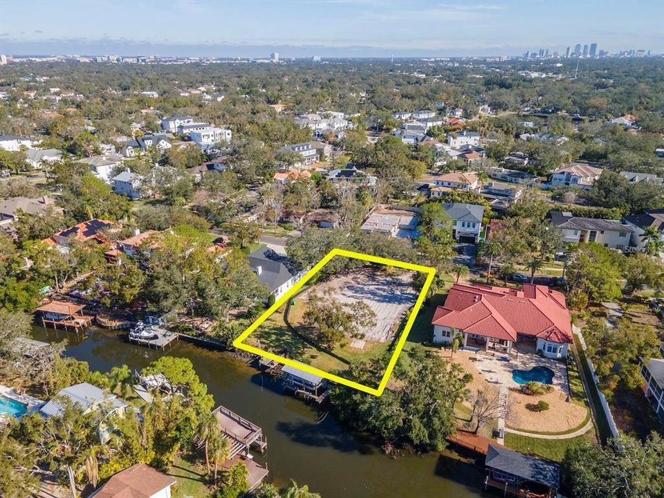 En Venta: $2,950,000 (0.46 acres)