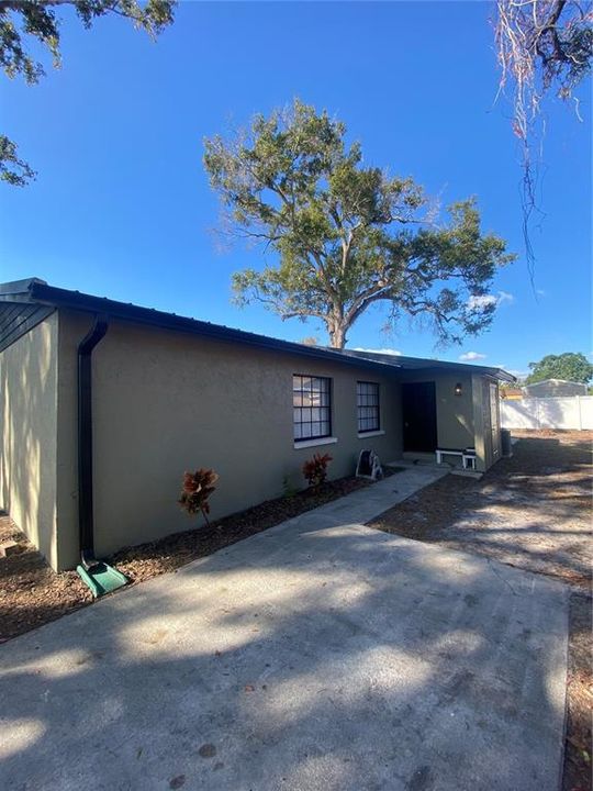 For Rent: $2,400 (3 beds, 2 baths, 1193 Square Feet)