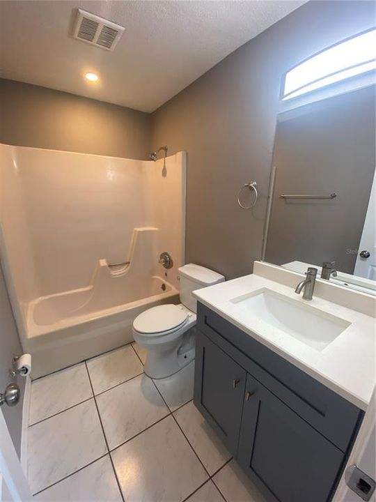 For Rent: $2,400 (3 beds, 2 baths, 1193 Square Feet)