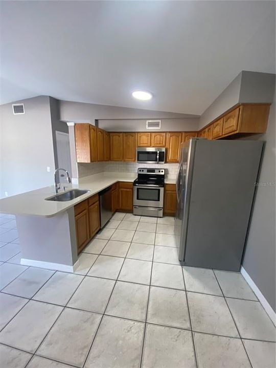 For Rent: $2,400 (3 beds, 2 baths, 1193 Square Feet)