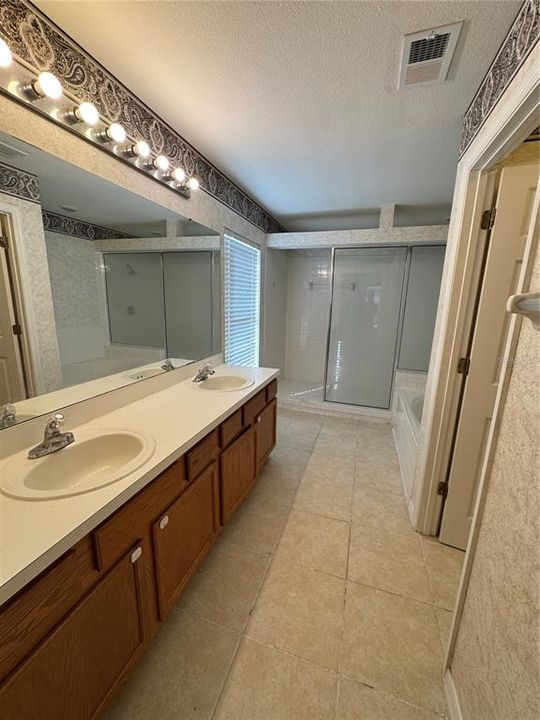 For Sale: $309,000 (3 beds, 2 baths, 1939 Square Feet)