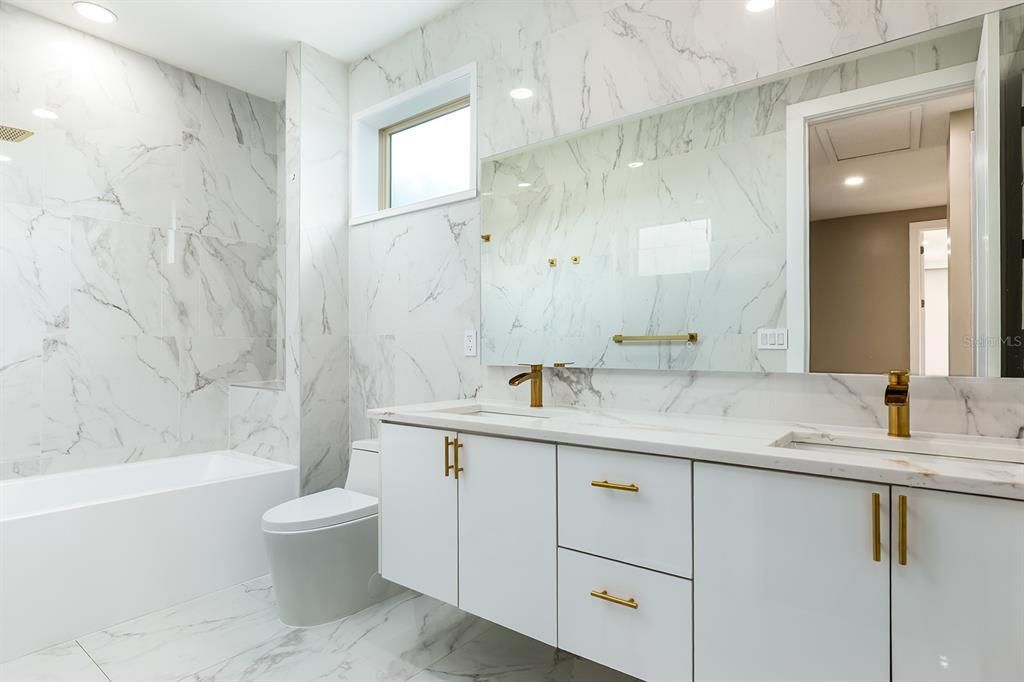 For Sale: $960,000 (5 beds, 5 baths, 3848 Square Feet)