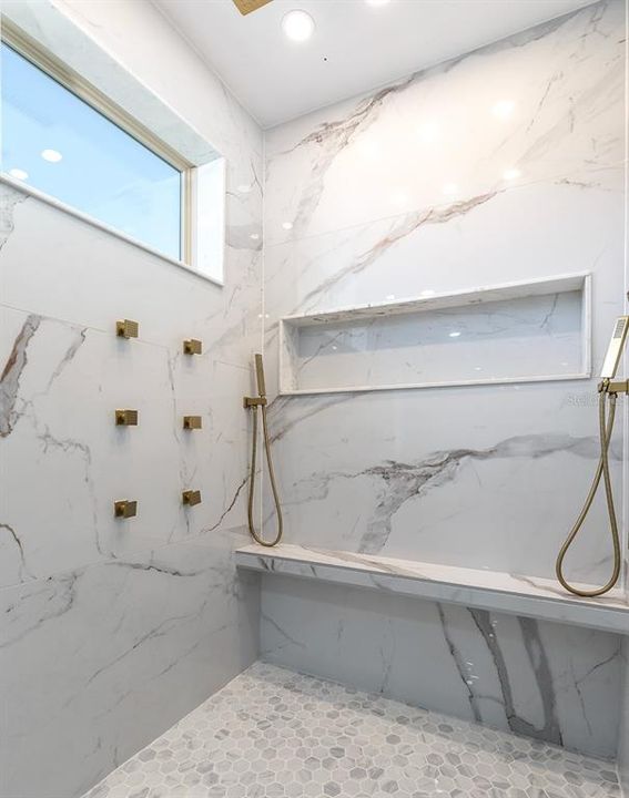 For Sale: $960,000 (5 beds, 5 baths, 3848 Square Feet)