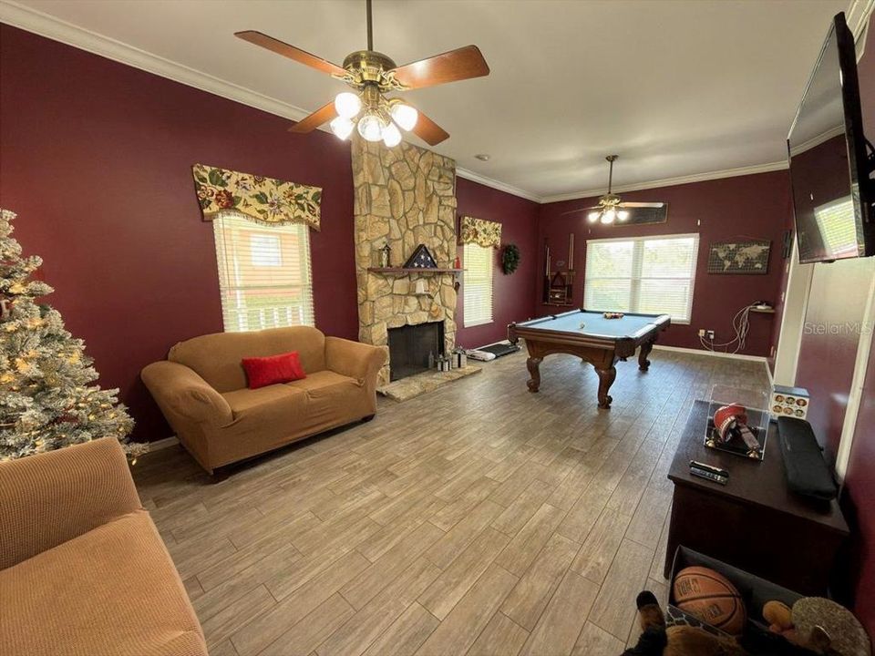 For Sale: $462,900 (4 beds, 2 baths, 2850 Square Feet)
