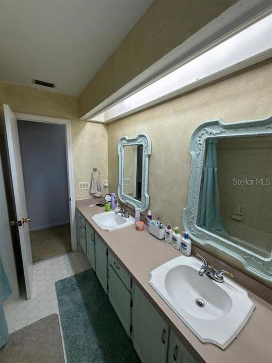 For Sale: $462,900 (4 beds, 2 baths, 2850 Square Feet)