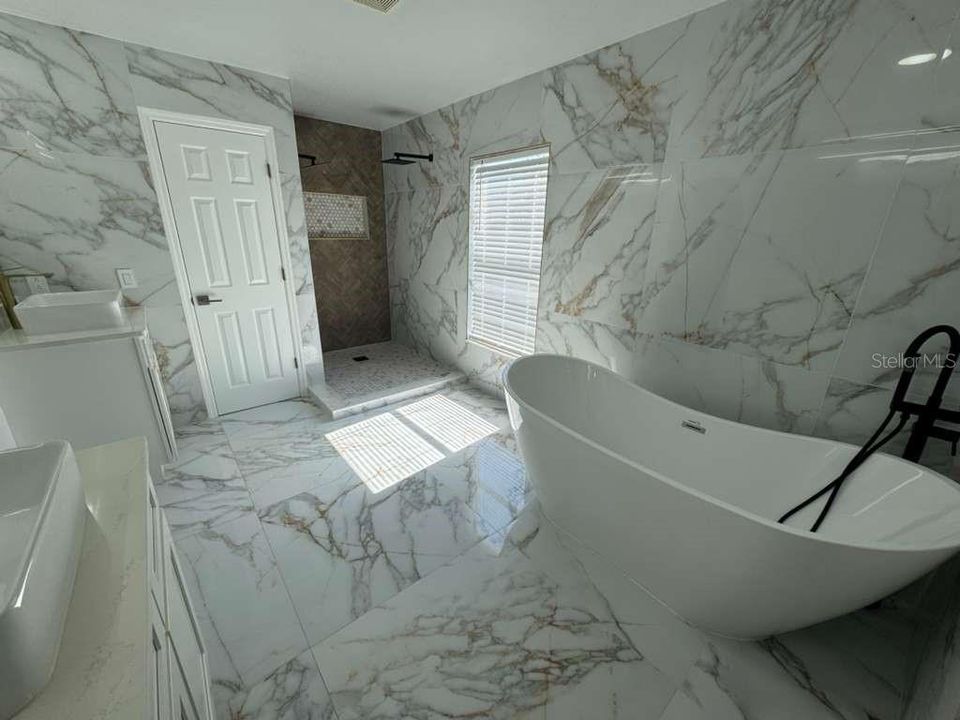 待售: $559,990 (6 贝兹, 4 浴室, 3948 平方英尺)