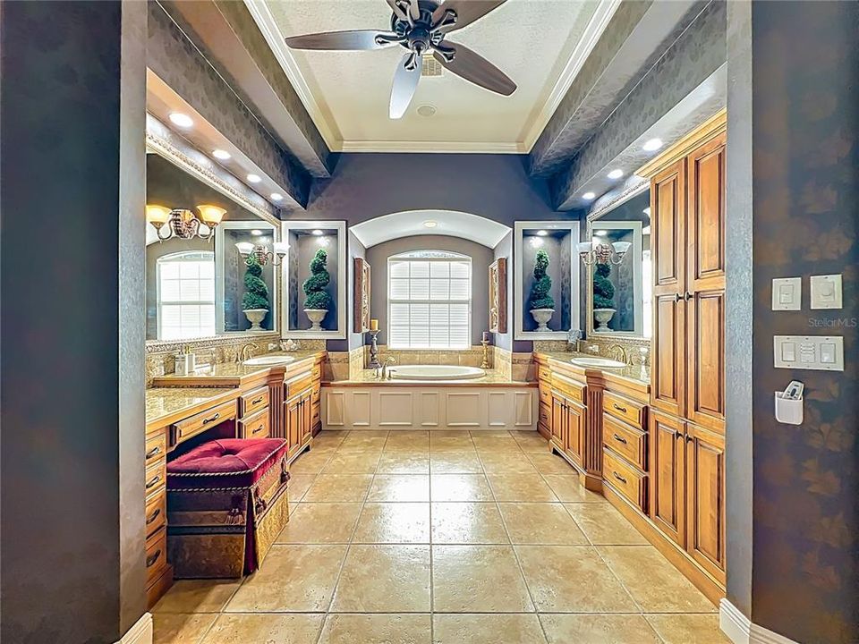 待售: $1,535,000 (4 贝兹, 3 浴室, 5062 平方英尺)