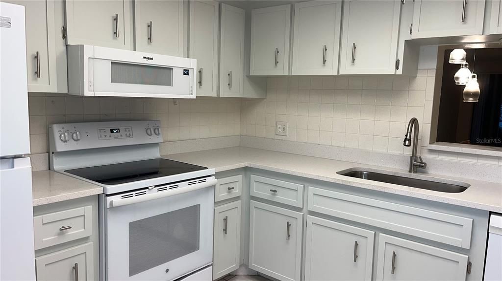 For Rent: $1,800 (2 beds, 2 baths, 1044 Square Feet)