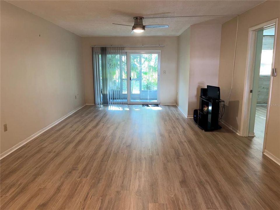 For Rent: $1,800 (2 beds, 2 baths, 1044 Square Feet)