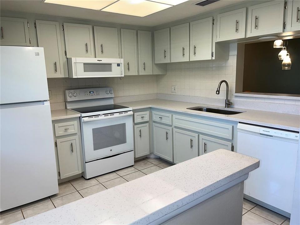 For Rent: $1,800 (2 beds, 2 baths, 1044 Square Feet)