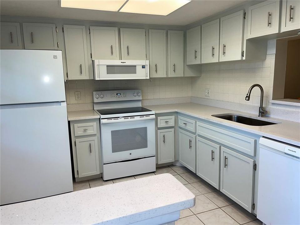 For Rent: $1,800 (2 beds, 2 baths, 1044 Square Feet)