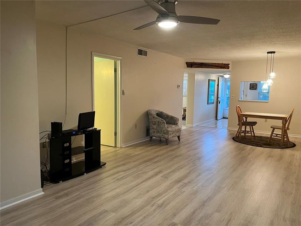 For Rent: $1,800 (2 beds, 2 baths, 1044 Square Feet)