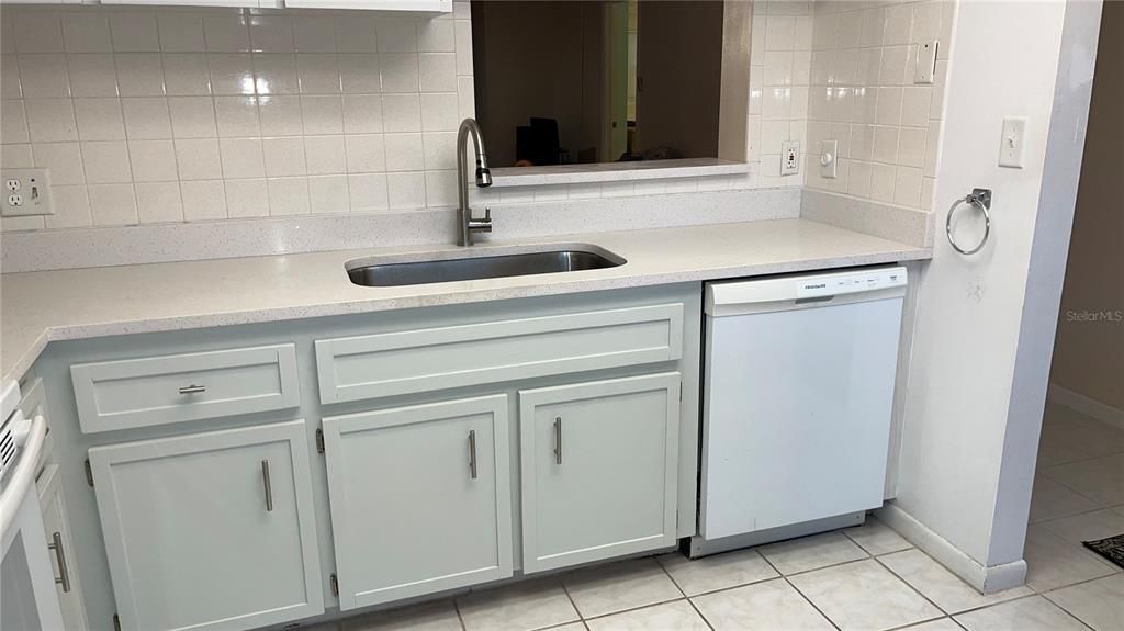 For Rent: $1,800 (2 beds, 2 baths, 1044 Square Feet)