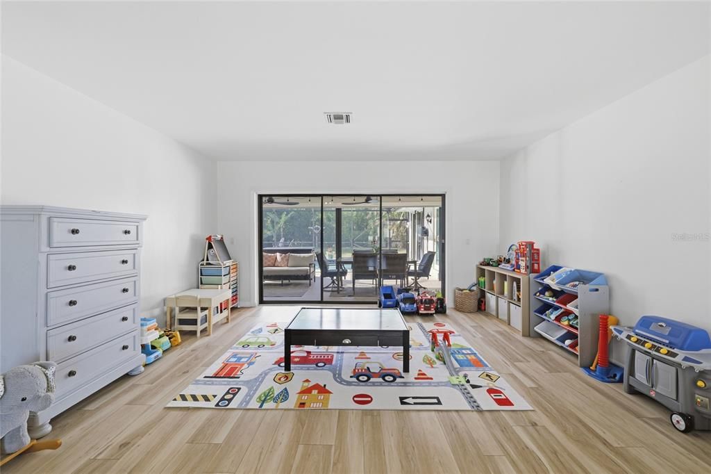 На продажу: $575,000 (3 спален, 2 ванн, 2080 Квадратных фут)