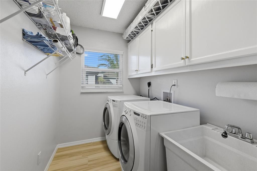 На продажу: $575,000 (3 спален, 2 ванн, 2080 Квадратных фут)