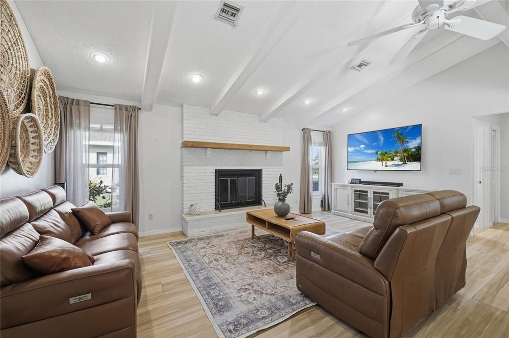 На продажу: $575,000 (3 спален, 2 ванн, 2080 Квадратных фут)