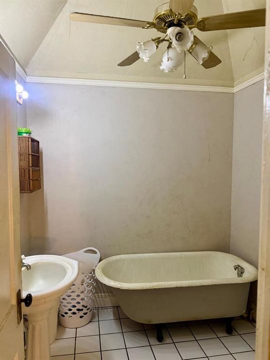 For Sale: $265,000 (3 beds, 3 baths, 2923 Square Feet)