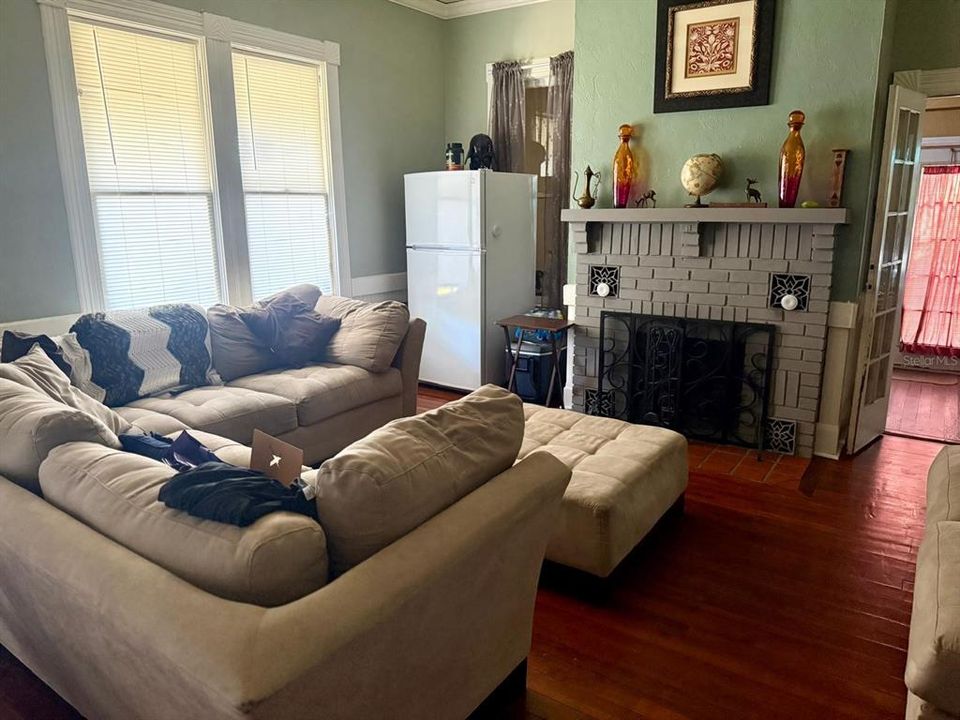 For Sale: $265,000 (3 beds, 3 baths, 2923 Square Feet)