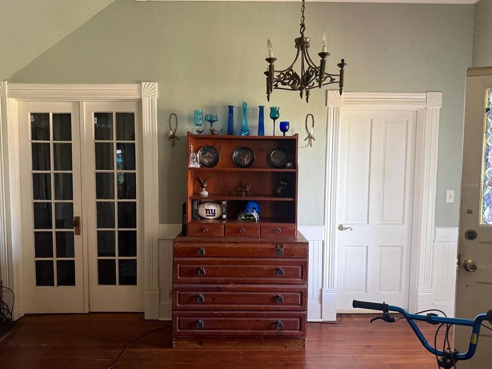 For Sale: $265,000 (3 beds, 3 baths, 2923 Square Feet)