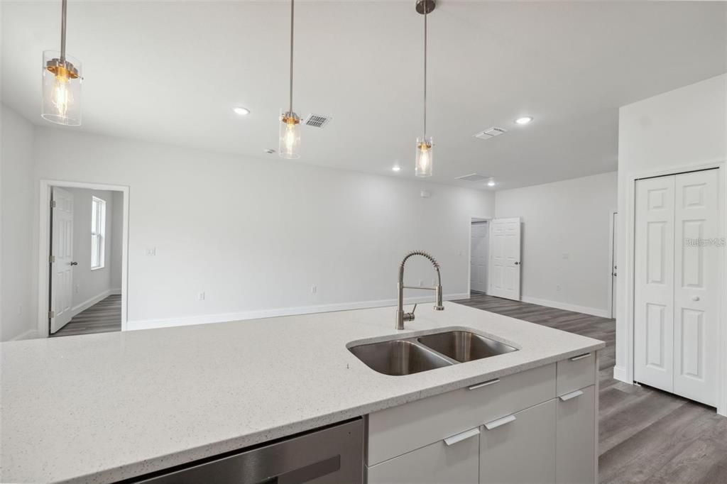 待售: $269,900 (4 贝兹, 2 浴室, 1503 平方英尺)