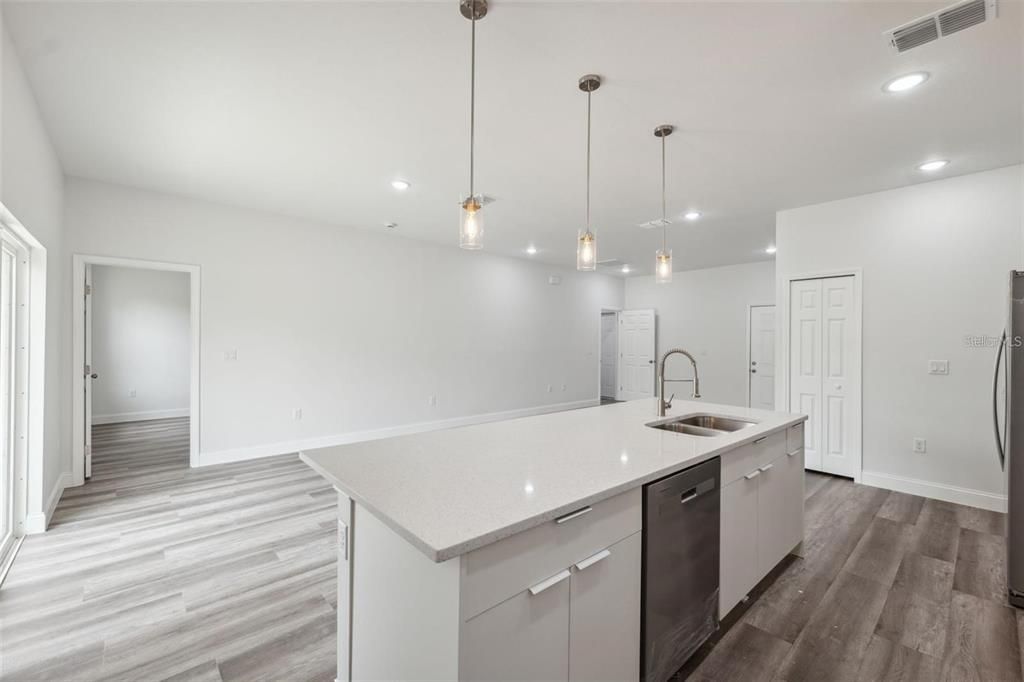 待售: $269,900 (4 贝兹, 2 浴室, 1503 平方英尺)