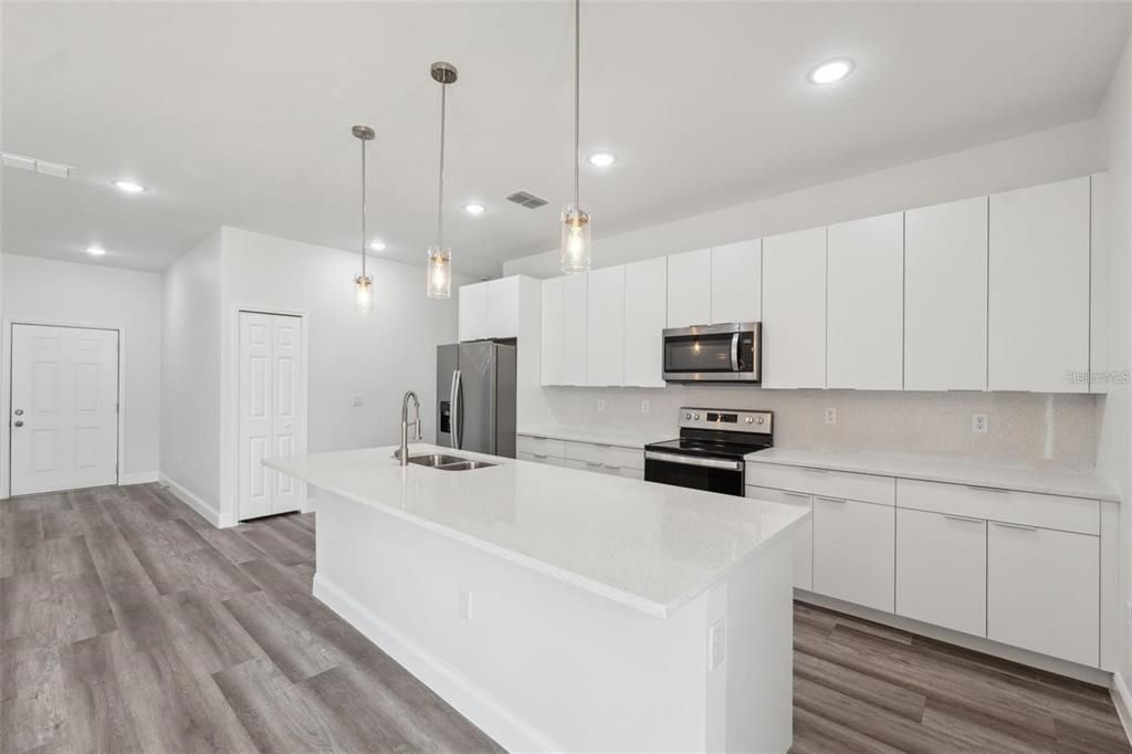 待售: $269,900 (4 贝兹, 2 浴室, 1503 平方英尺)