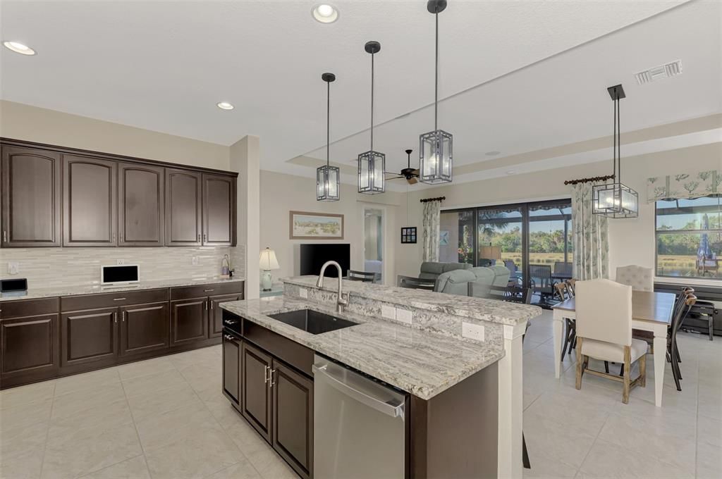 На продажу: $750,000 (3 спален, 3 ванн, 2203 Квадратных фут)