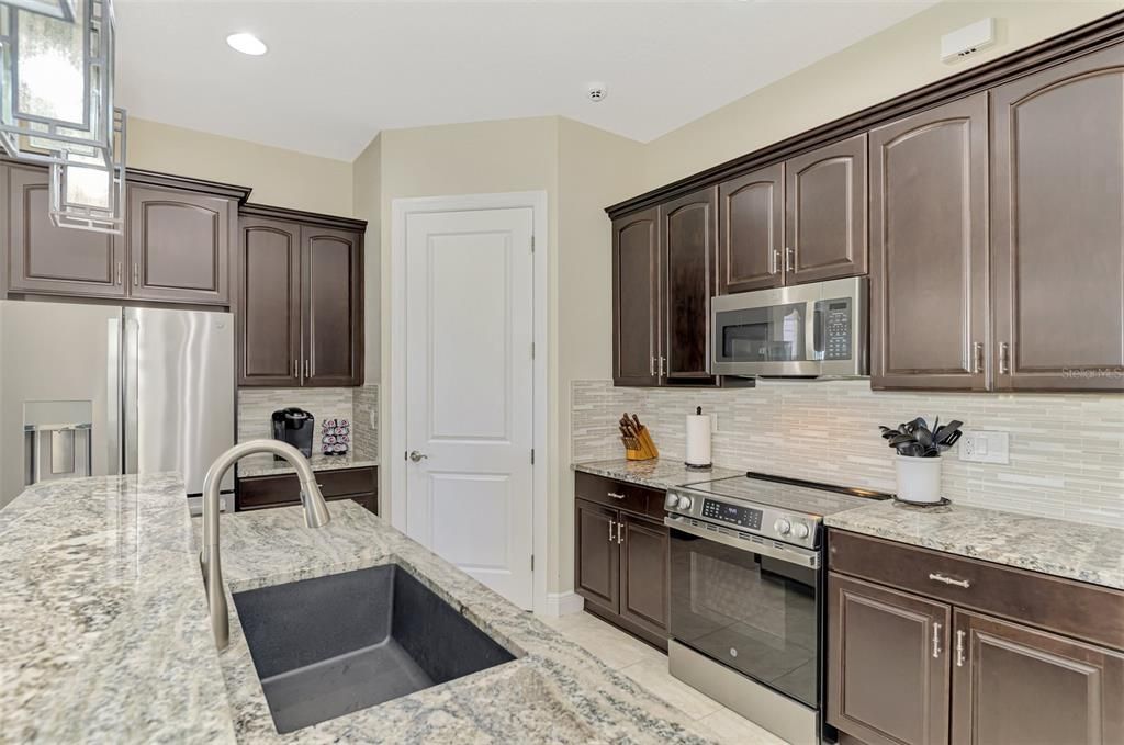 На продажу: $750,000 (3 спален, 3 ванн, 2203 Квадратных фут)