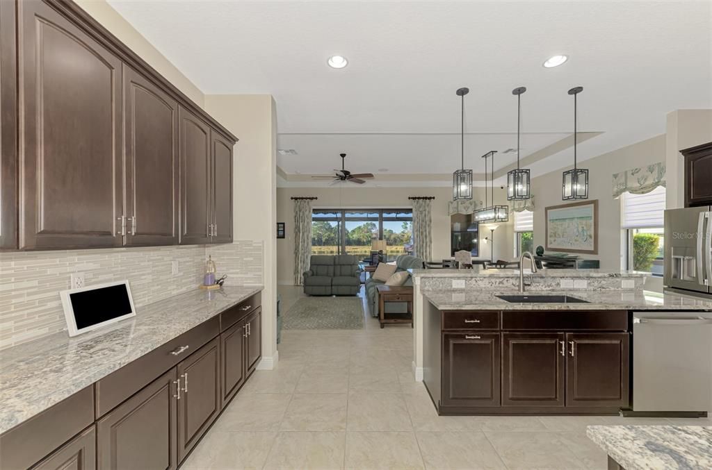 На продажу: $750,000 (3 спален, 3 ванн, 2203 Квадратных фут)