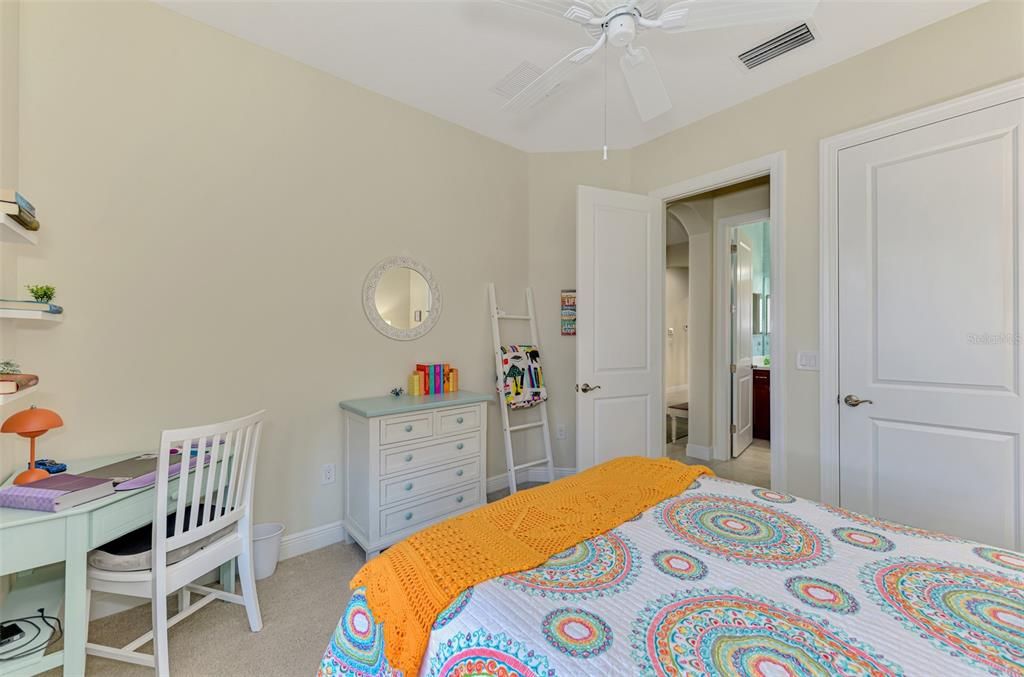 На продажу: $750,000 (3 спален, 3 ванн, 2203 Квадратных фут)