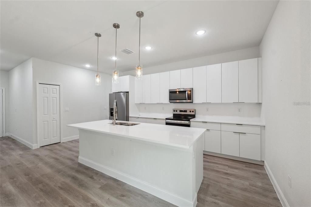 En Venta: $269,900 (4 camas, 2 baños, 1503 Pies cuadrados)