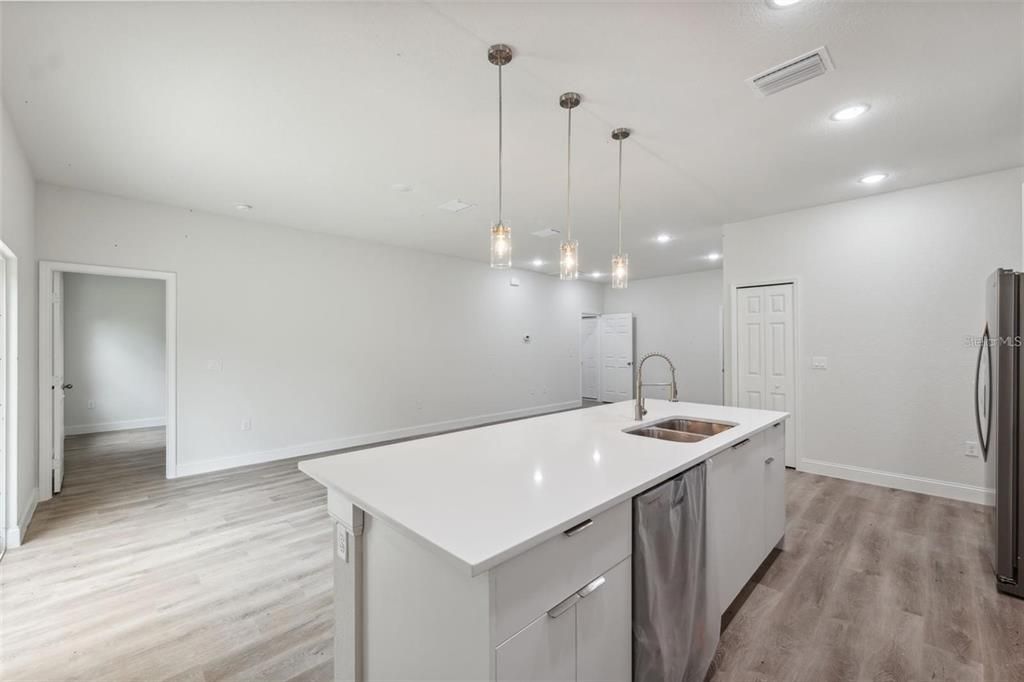 En Venta: $269,900 (4 camas, 2 baños, 1503 Pies cuadrados)